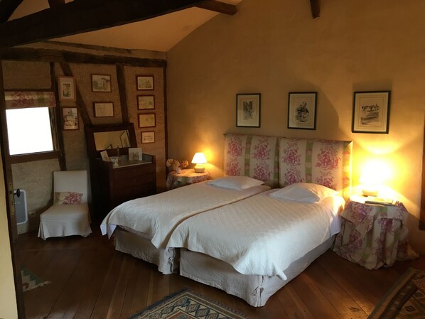 Comfort Twin Room, Private Bathroom, Vineyard View