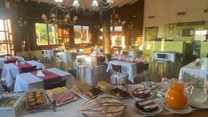 Desayuno continental gratuito y diario