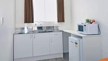 Classic Unit | Private kitchen | Mini-fridge, microwave, coffee/tea maker, electric kettle