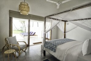 5 عدّة غرف نوم وخزنة داخل الغرفة وستائر تعتيم ومكواة/لوح كي