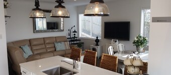 Luxurious SeaView Retreat, breakfast for a few days inc