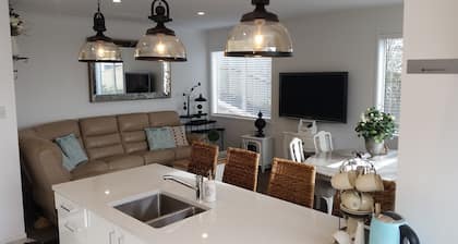 Luxurious SeaView Retreat, breakfast for a few days inc