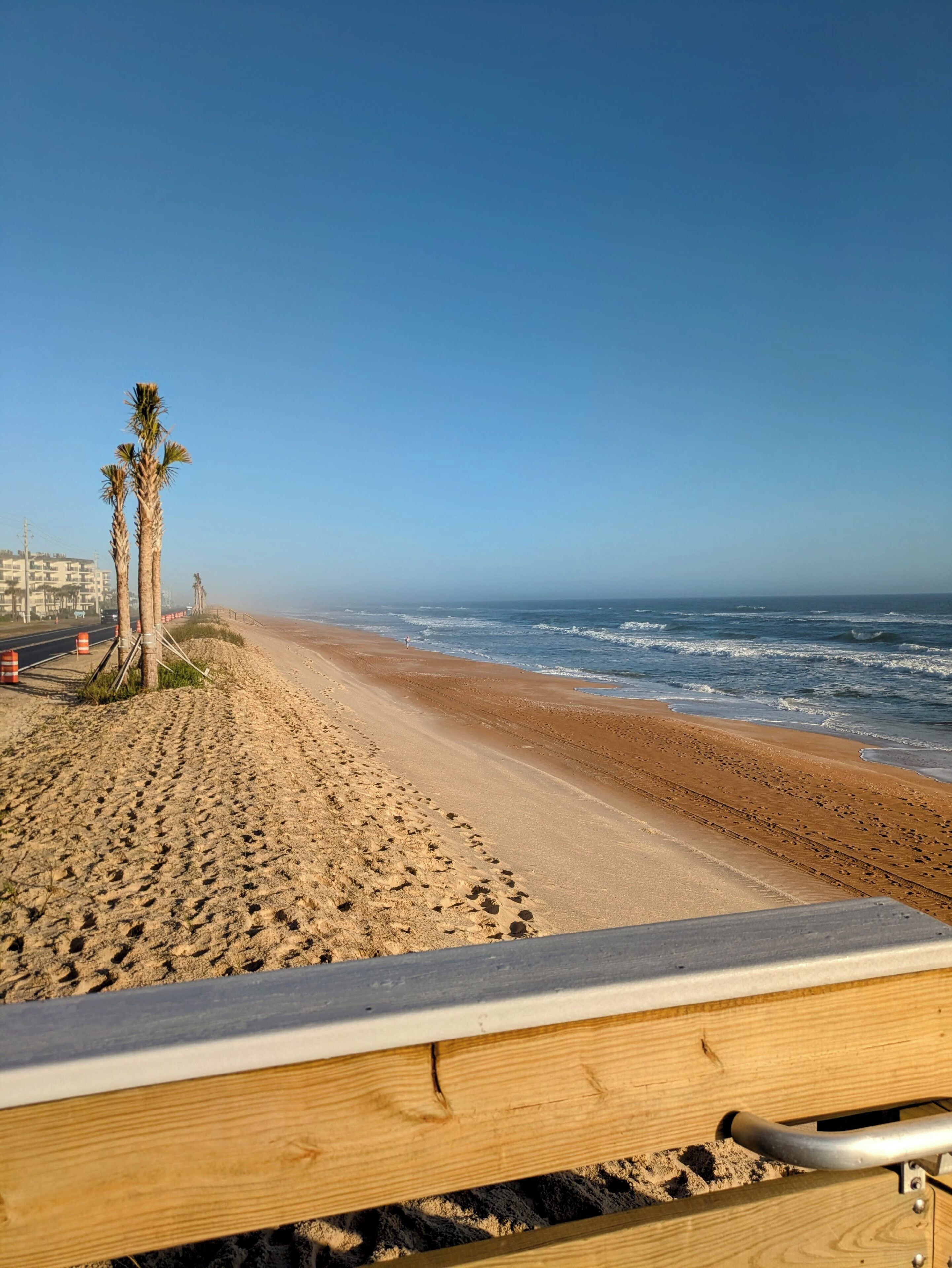 Beach nearby, sun-loungers, beach towels