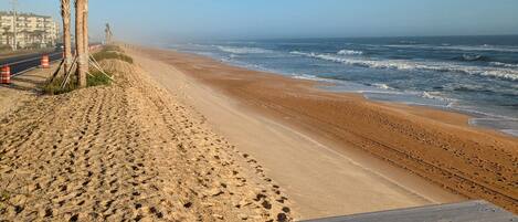 Beach nearby, sun-loungers, beach towels