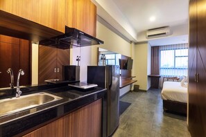 Private kitchen - Brand new apartment with shared pool (Denpasar)