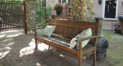 Suuri yksityinen yksiö Main Street -kadulla