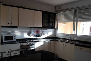 Fridge, microwave, oven, dishwasher - Cala Providencia - Apart. 6 people (Els Guiamets)