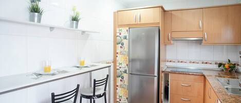 Frigorífic, microones, forn i placa de cuina