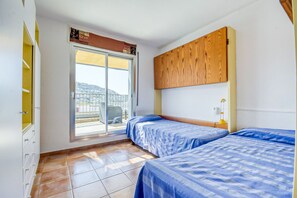 2 bedrooms, iron/ironing board, free WiFi