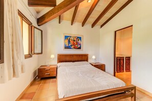 3 slaapkamers, een kluis op de kamer, een strijkplank/strijkijzer