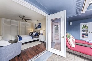 3 bedrooms, iron/ironing board, free WiFi, bed sheets - Spacious WATERFRONT villa, heated salt water pool, very central, beach 5 min (Oakland Park)