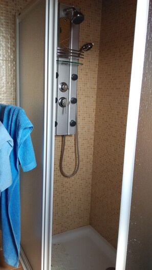 Shower, hair dryer, towels, soap - Vacation Rentals in Pandiello, Cabrales (Pandiello)