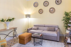 TV - Pilastri Garden, a slice of heaven in the heart Florence by Mmega (Firenze)