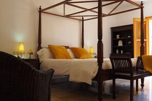 6 habitaciones, tabla de planchar con plancha, wifi y ropa de cama 