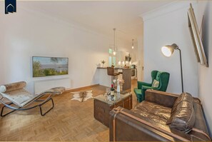 Fernseher, DVD-Player, Stereoanlage