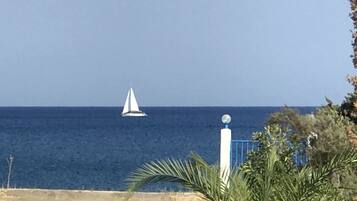 Ubicación a pie de playa y tumbonas