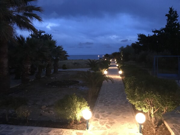 المنطقة المحيطة بالمنشأة
