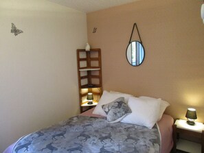 2 Schlafzimmer, Bügeleisen/Bügelbrett