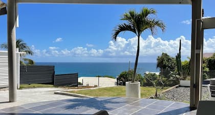 Magnificent sea view for this spacious single-storey apartment