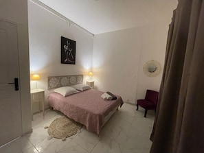 2 chambres, fer et planche à repasser, Wi-Fi gratuit, draps fournis