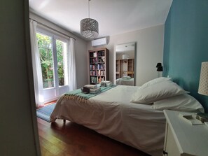 2 bedrooms, iron/ironing board, travel crib, WiFi - A ROBION BEAUTIFUL HOUSE IN PEACE IN THE LUBERON PRETTY SWIMMING POOL (Robion)