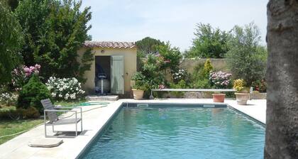A ROBION BEAUTIFUL HOUSE IN PEACE IN THE LUBERON PRETTY SWIMMING POOL