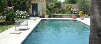 A ROBION BEAUTIFUL HOUSE IN PEACE IN THE LUBERON PRETTY SWIMMING POOL