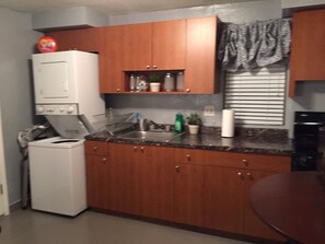 Fridge, microwave, oven, stovetop - Cozy and modern 2/1 apt near Midtown Miami and South Beach (Miami)