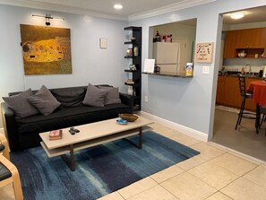 Smart TV - Cozy and modern 2/1 apt near Midtown Miami and South Beach (Miami)