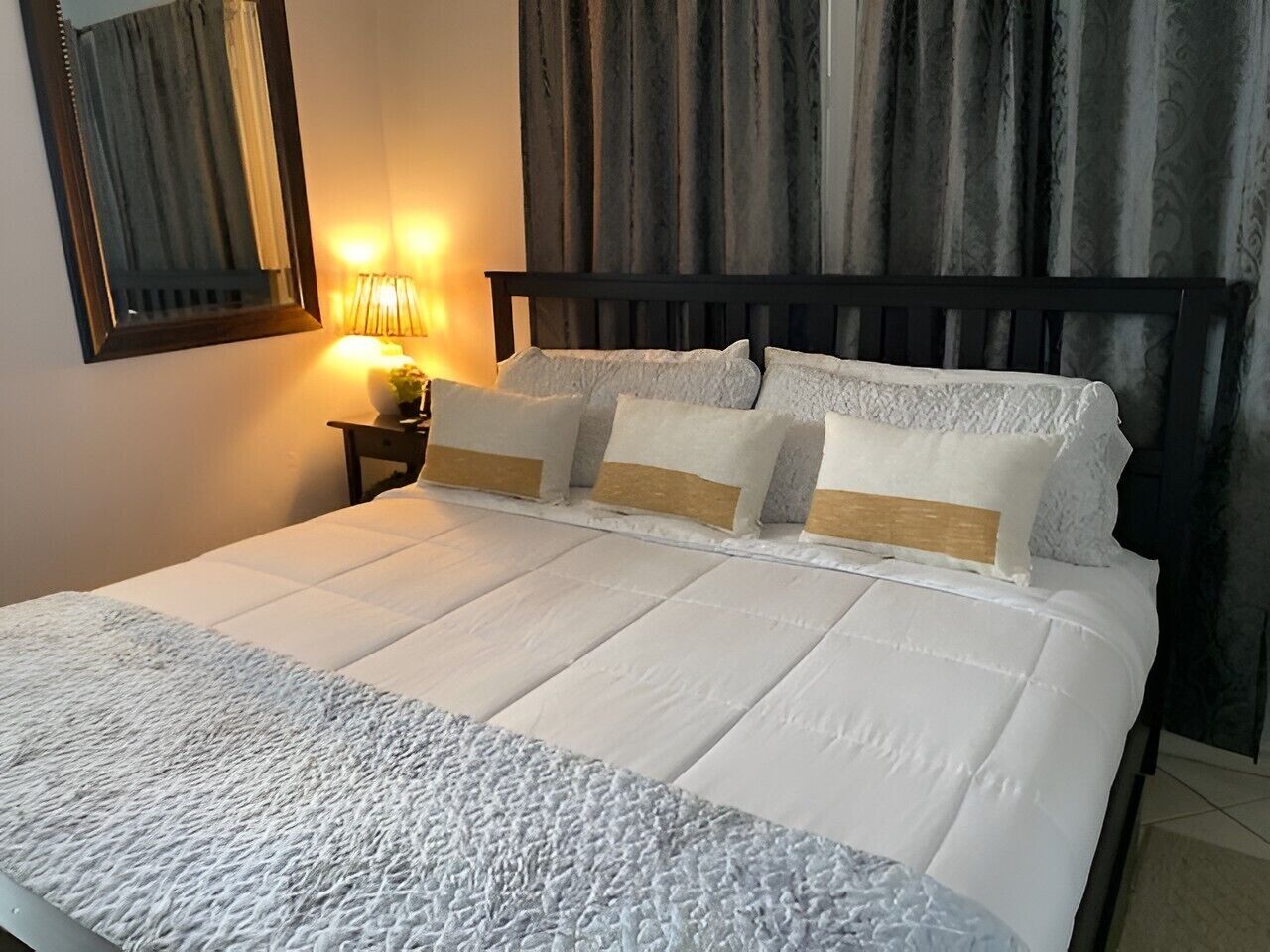 2 habitaciones, escritorio, tabla de planchar con plancha y wifi gratis 