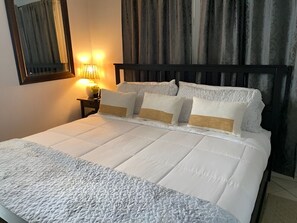 2 bedrooms, desk, iron/ironing board, free WiFi - Cozy and modern 2/1 apt near Midtown Miami and South Beach (Miami)