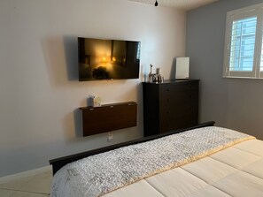 2 bedrooms, desk, iron/ironing board, free WiFi