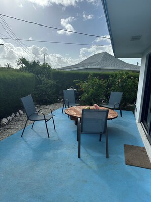 تناول الطعام بالخارج