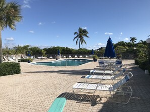 حمّام سباحة خارجي