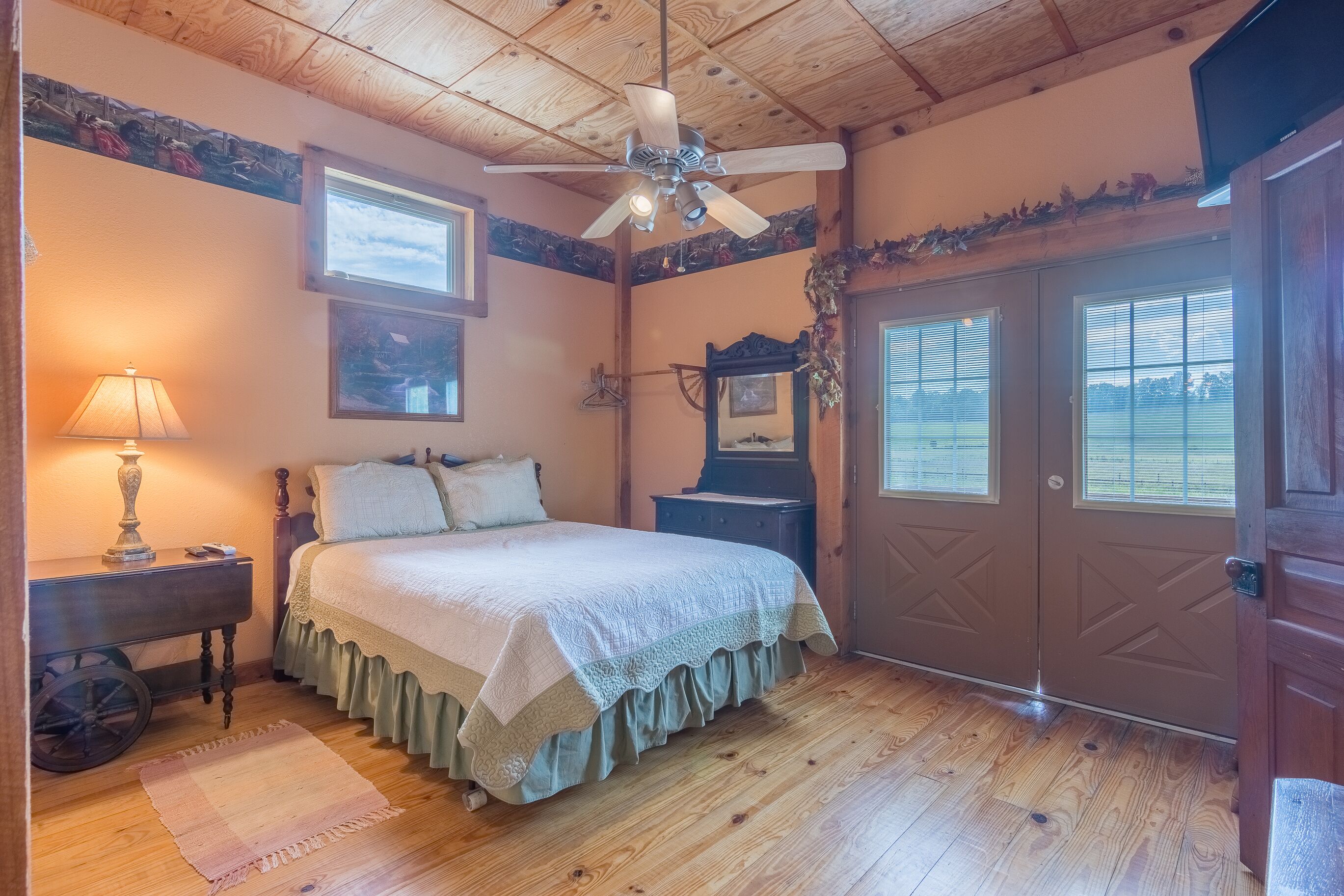 1 habitación, tabla de planchar con plancha, wifi gratis y ropa de cama 