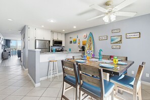 Dining - Charming 2-Bed Condo with Gorgeous Bay Views! (San Diego)