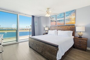 2 bedrooms, iron/ironing board, WiFi, bed sheets - Charming 2-Bed Condo with Gorgeous Bay Views! (San Diego)