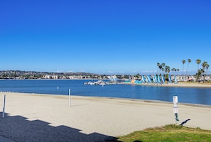 Beach - Charming 2-Bed Condo with Gorgeous Bay Views! (San Diego)