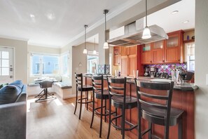 Interior - Bring the whole family to this beautiful 3 bedroom beach house! (San Diego)