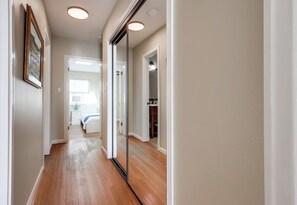3 habitaciones, tabla de planchar con plancha y wifi gratis 