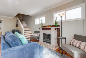 Smart TV y chimenea 