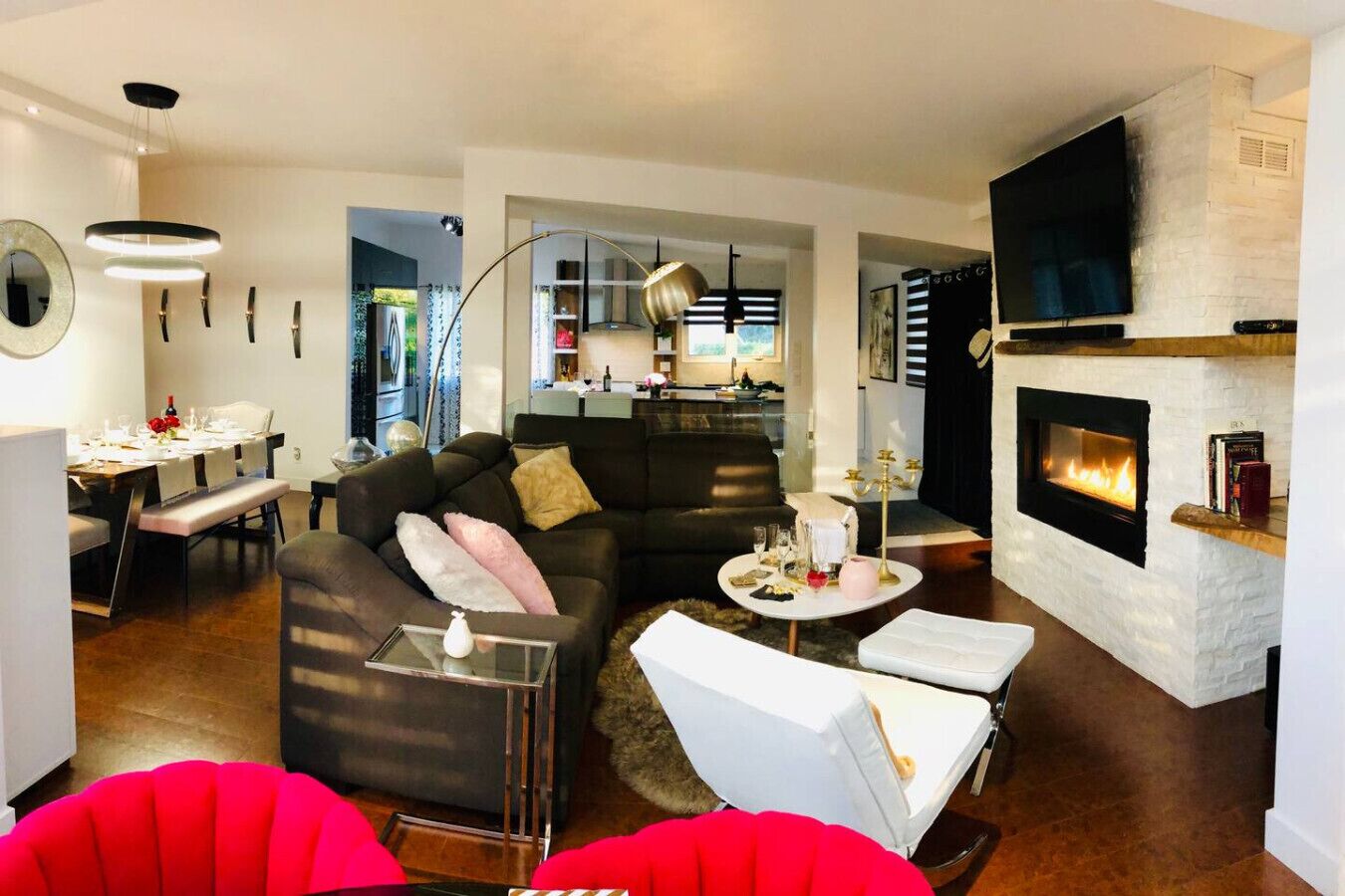 Smart TV, fireplace, video games, Netflix