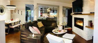 Fun and Vintage Family room in Quebec w/ love ones