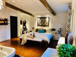 3 bedrooms, desk, iron/ironing board, travel cot