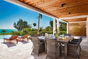 Outdoor dining - Brise De Mer 4 Br Villa (Long Bay)