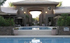 Et oppvarmet basseng