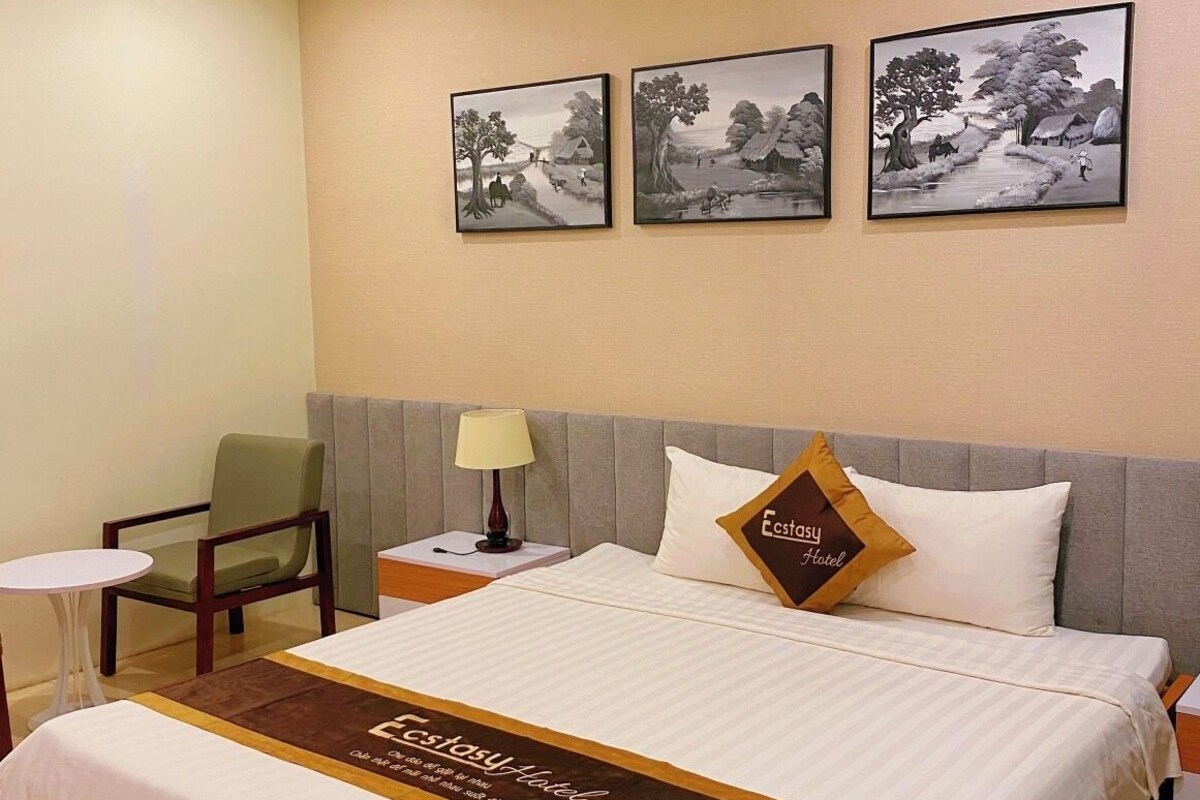 Superior Double Room | Bar mini, peti besi dalam bilik, meja, kalis bunyi 