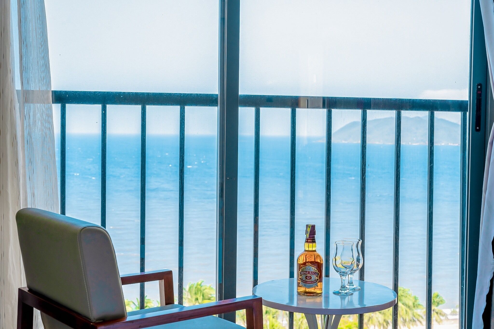 Deluxe Double Room, Ocean View | Minibar, in-room safe, desk, soundproofing