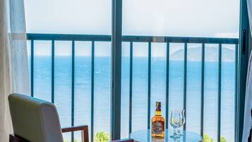 Deluxe Double Room, Ocean View | Minibar, in-room safe, desk, soundproofing
