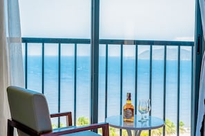 Deluxe-Doppelzimmer, Meerblick | Minibar, Zimmersafe, Schreibtisch, schallisolierte Zimmer
